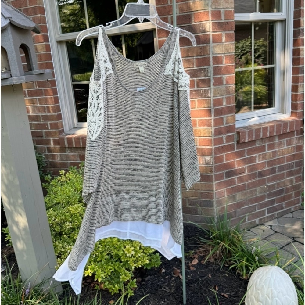 “Live and Let Live”~XXL~Taupe~Cold Shoulder Top~TC